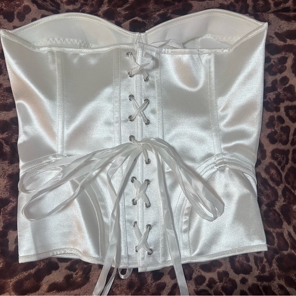 white corset (bridal or prom) - Picture 2 of 3